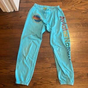 AVIATOR NATION LOGO ASPEN SWEATPANTS - NEON BLUE